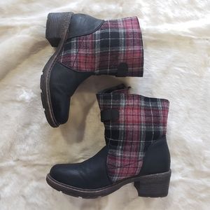 Muk Luks Black/Plaid Marni Boots - Size 9M